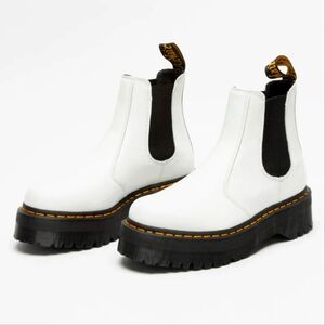 🥾 Dr. Martens Chelsea Platform Boot - unisex 8 Women's/7 Men's 👢